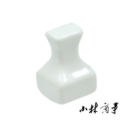 日本 絵具（顔料） 35mm 陶磁器 ｜ Paint ／ pigment 35mm ceramic ｜ 日本陶瓷角乳棒研磨颜料小杵35mm见方，底部是有弧度的配镜子用